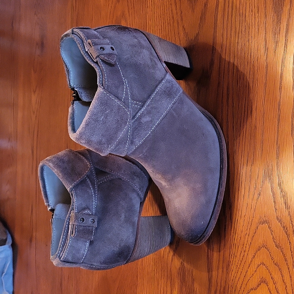 Johnston & Murphy suede leather booties